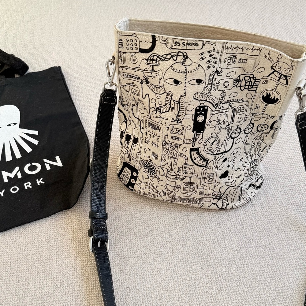 Min & Mon Black and White Illustrated Bag